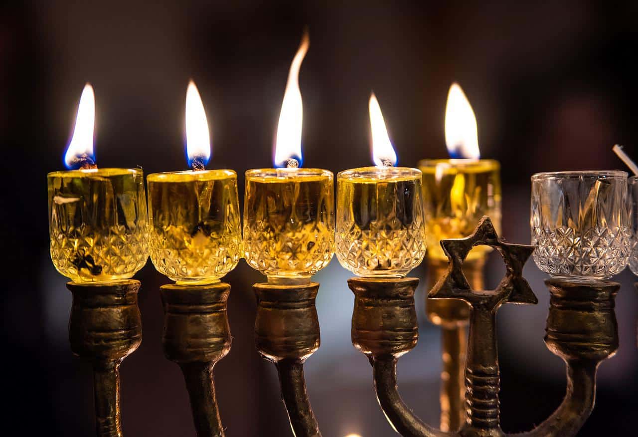 אלו תשמישי הקדושה שכל בית צריך