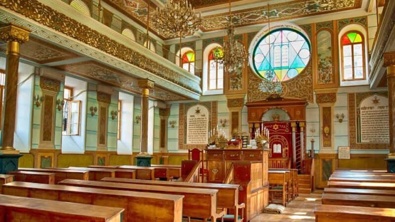 מתקרבים לה': איזה ריהוט צריך לבית כנסת?