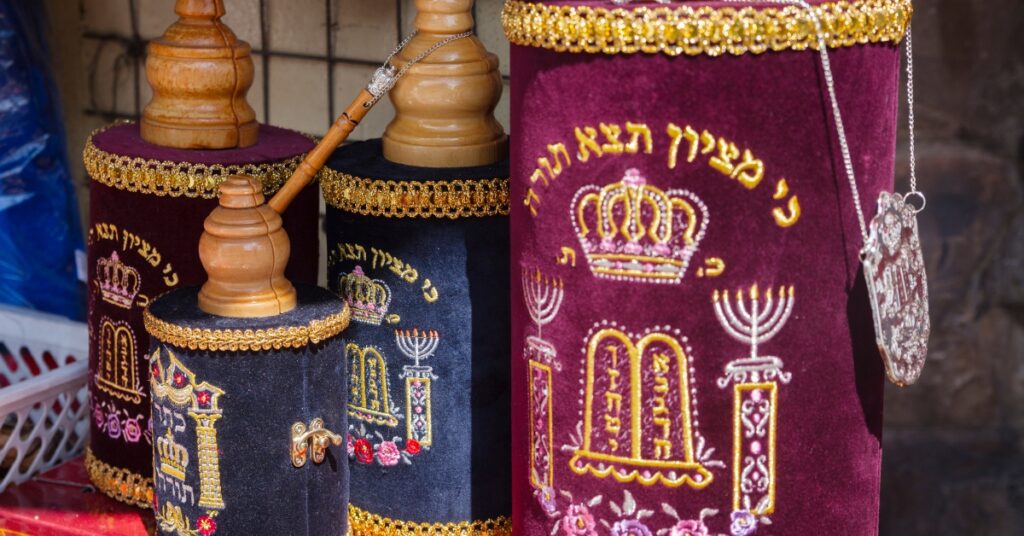 מעיל ספר תורה